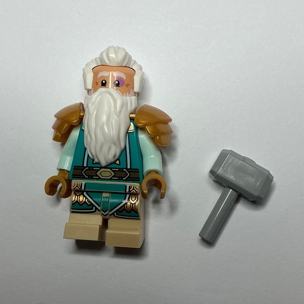 LEGO® Dungeons & Dragons Dwarf Cleric Minifigure